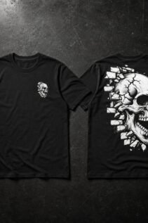 Zwei schwarze T-Shirts flach ausgelegt: links kleine Skull-Grafik auf der Brust, rechts großes Rückenmotiv mit weißem Totenkopf-Print.