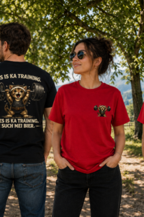 Lustiges Katzen Shirt mit Spruch 'Des is ka Training, i such mei Bier', Katze beim Gewichtheben, Front- und Backprint, individuell bedrucktes T-Shirt von WebZen
