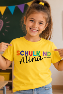 Schulkind Shirt bunt bedruckt mit Namen – Geschenk zur Einschulung