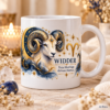 Weiße Tasse mit Sternzeichen-Motiv Widder und dem Spruch „Dein Mut folgt deinem Herzen.“